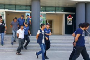 Bursa'da 1 kilo bonzai yakalandı: 7 kişiye g&ouml;zaltı