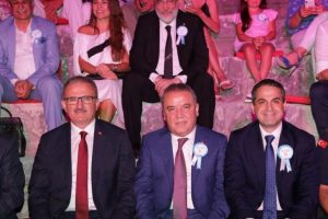 Belediye Başkanı B&ouml;cek'ten turiste 'ayak bastı parası' &ccedil;ıkışı