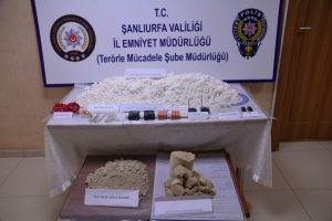 44 kilo patlayıcı ele ge&ccedil;ti, 8 kişi g&ouml;zaltına alındı