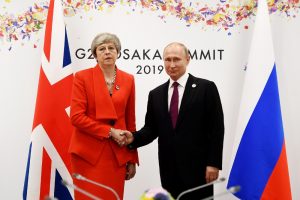 İngiltere Başbakanı May, Putin'i uyardı