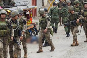 Filipinler'de askeri kampa  ter&ouml;r saldırısı: &Ccedil;ok sayıda &ouml;l&uuml; var