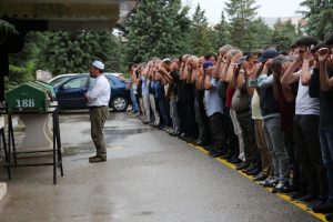 'Platonik aşk'a kurban giden &ouml;ğretmen ve kardeşi son yolculuğuna uğurlandı