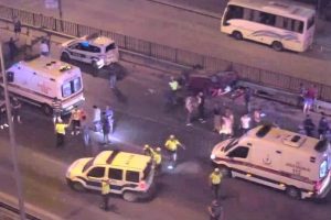 Takla atan ara&ccedil; polis otosuna &ccedil;arparak durabildi