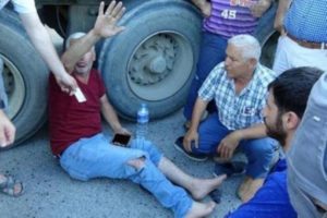 Aynadan bakıp bir daha ezdi!