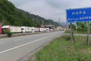 Kuyruk kilometreleri buldu!