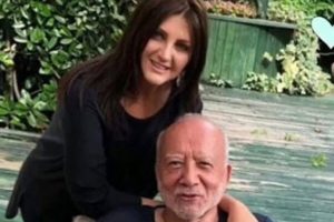 Sibel Can sanata servet d&ouml;k&uuml;yor