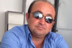 3,5 yaşındaki kızını uyumuyor diye d&ouml;verek hastanelik etti