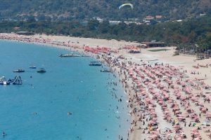 Turistler sahillere akın etti