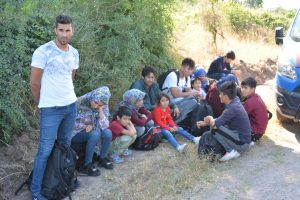 45 ka&ccedil;ak g&ouml;&ccedil;men yakalandı