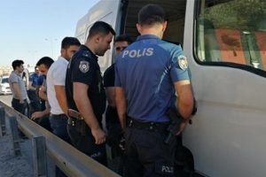 TEM Otoyolu'ndaki minib&uuml;s polisleri alarma ge&ccedil;irdi
