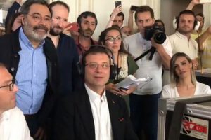 İmamoğlu'ndan belgesel setine ziyaret
