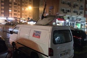 &Ccedil;anak anten aracın &uuml;zerine d&uuml;şt&uuml;