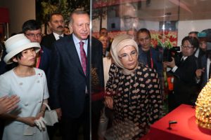 Erdoğan'dan Japonya'da sergi ziyareti