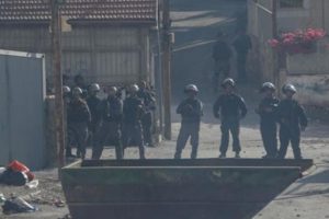 İsrail g&uuml;&ccedil;leri 15 Filistinliyi yaraladı