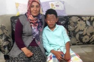 Bakkaldan satın aldığı maytap elinde patladı!
