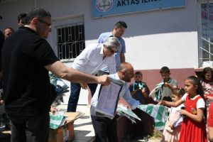 Bursaspor'dan k&ouml;y &ccedil;ocuklarına forma!