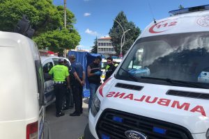 Konuşmak i&ccedil;in &ccedil;ağırdığı eşini tabancayla vurdu