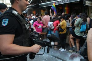 LGBTİ'nin 'Onur Y&uuml;r&uuml;y&uuml;ş&uuml;'ne polis m&uuml;dahalesi