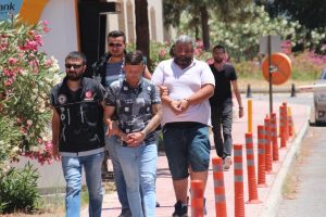 Otomobille uyuşturucu sevkiyatına 3 g&ouml;zaltı