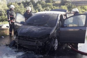 Yeni aldıkları otomobil k&uuml;le d&ouml;nd&uuml;!