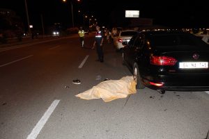 &Ccedil;anakkale'de otomobilin &ccedil;arptığı yaya &ouml;ld&uuml;