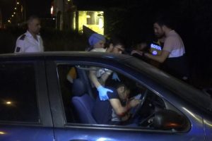 Bursa'da şerit değiştirmek isterken, &ouml;nce korkuluklara daha sonra duvara &ccedil;arptı