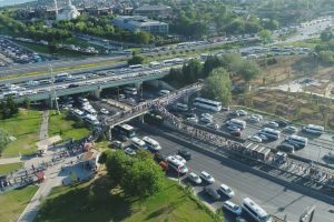 Altunizade metrob&uuml;s durağında yoğunluk!