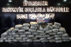 Diyarbakır'da 147 kilo 500 gram esrar ele ge&ccedil;irildi