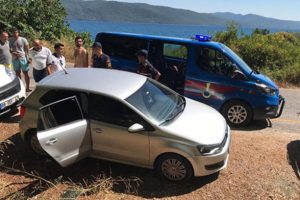 Camı kırılan ara&ccedil;tan milli boks&ouml;r&uuml;n &ccedil;antası &ccedil;alındı