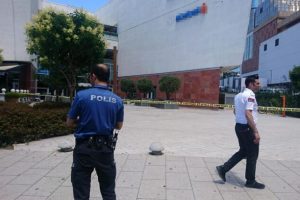 Alışveriş merkezinde rehine krizi!