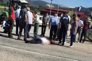 Yolun karşısına ge&ccedil;meye &ccedil;alışırken canından oldu