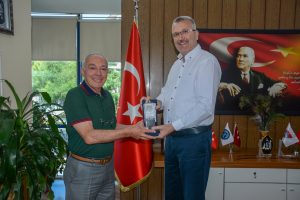 Bursa Karacabey Belediye Başkanı &Ouml;zkan mesai arkadaşını unutmadı