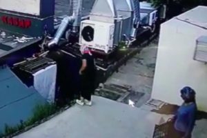 Etekli erkek hırsızlar kıskıvrak yakalandı