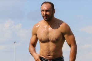G&uuml;rb&uuml;z: 'Altın kemeri rahmetli babama hediye edeceğim'