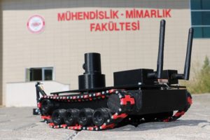 &Uuml;niversite &ouml;ğrencileri "mayın arama robotu" yaptı