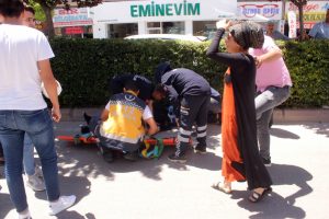 Yaralı babasını g&ouml;r&uuml;nce g&ouml;zyaşlarına boğuldu