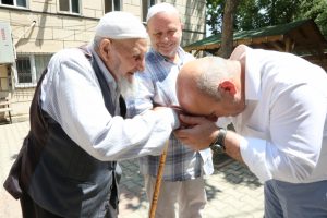 Başkan Bıyık şikayetleri yerinde dinliyor