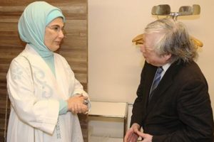 Emine Erdoğan'dan Tokyo Yunus Emre Enstit&uuml;s&uuml;ne ziyaret