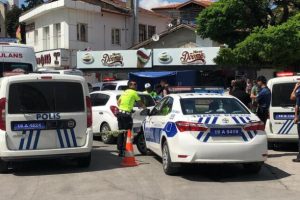 Ayrı yaşadığı eşini &ouml;ld&uuml;ren kişi ile gen&ccedil; kadının annesi ve babası tutuklandı