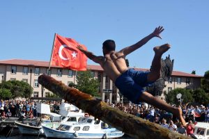 &Ccedil;anakkale'de 10 yıl sonra yağlı direk heyecanı