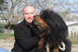 Bursa'da safkan k&ouml;pekleri yetiştirip, yurt dışına g&ouml;nderiyor