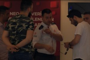 Bankayı soymak istedi, alarmdan korkup ka&ccedil;tı