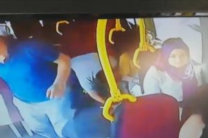 Bursa'da hırsızın zevkten d&ouml;rt k&ouml;şe olduğu an kamerada