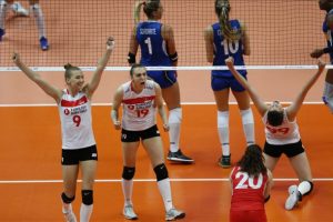 Kadın voleybolu yine finallere kaldı