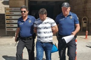 25 yıl cezası olan şahıs adliye kapısını kırıp ka&ccedil;tı