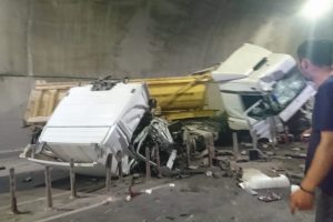 Zincirleme kaza! Ortalık savaş alanına d&ouml;nd&uuml;