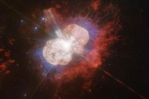 Hubble 170 yıl &ouml;nceki yıldız patlamasını kaydetti