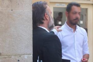 Eski eşi barışma teklifini reddedince, &ccedil;ıplak fotoğraf ve g&ouml;r&uuml;nt&uuml;lerle şantaj yaptı