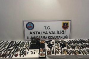 &Ccedil;ocuğa cinsel istismardan g&ouml;zaltına alınmıştı... Evinden cephanelik &ccedil;ıktı