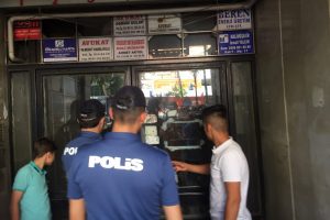 Panik atak ge&ccedil;iren gen&ccedil; kız ortalığı birbirine kattı